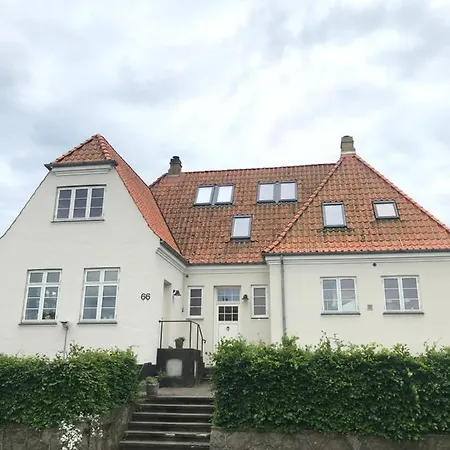 לינה וארוחת בוקר Thuroe