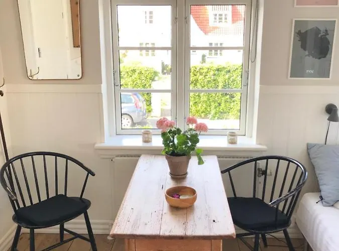 Thuroe לינה וארוחת בוקר 3*