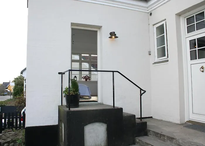 לינה וארוחת בוקר Thuroe 3*