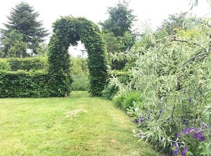 לינה וארוחת בוקר Thuroe 3*